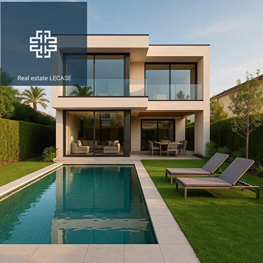 Casa con 7 locali in vendita in Forte Dei Marmi