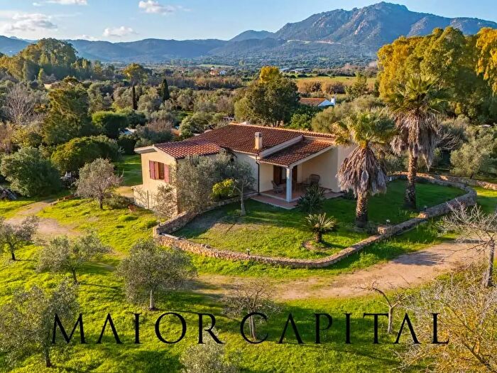 Casa con 9 locali in vendita in Via Monte a Telti, Olbia