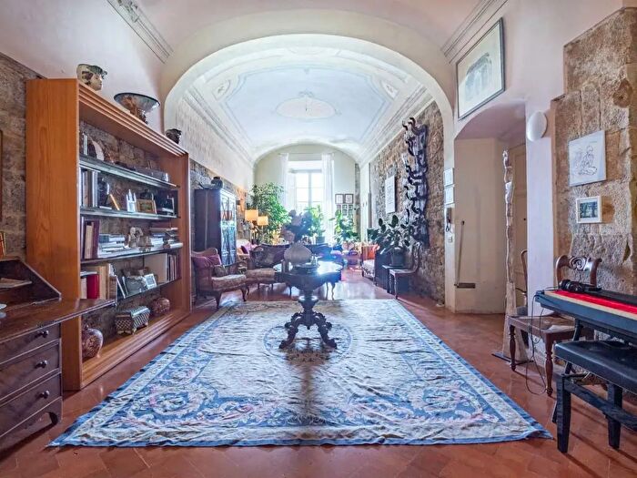 Appartamento con 11 locali in vendita in Pisa