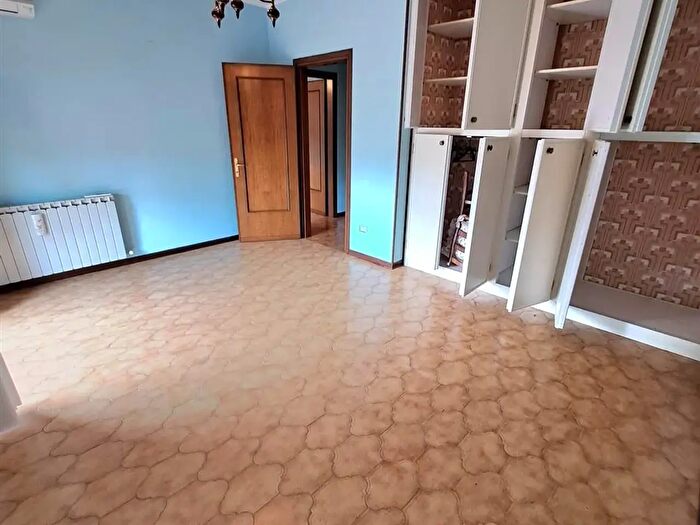 Casa con 7 locali in vendita in Magnacavallo