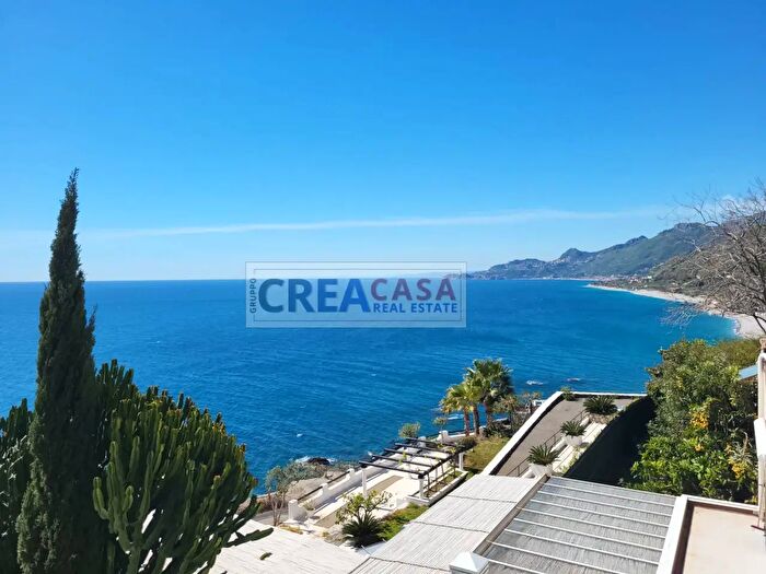 Casa con 7 locali in vendita in Via Santa Margherita, SantAlessio Siculo