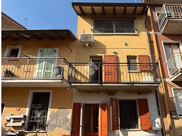 Casa quadrilocale in vendita in Via Emilio Caldara, Soresina