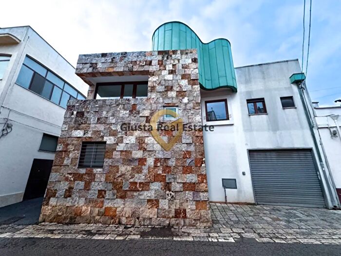 Casa con 7 locali in vendita in Via Caterina Scazzeri, Latiano