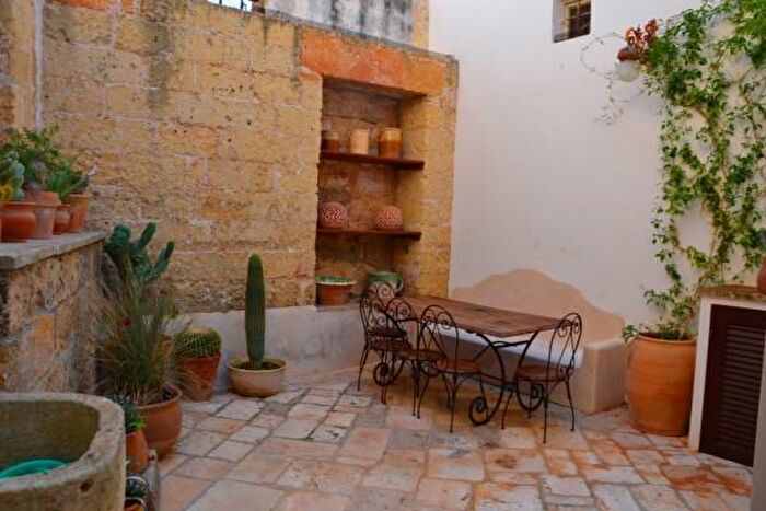 Casa con 6 locali in vendita in Gagliano Del Capo