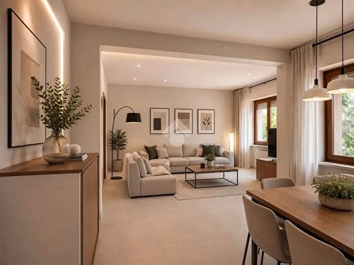 Appartamento con 6 locali in vendita in Via Pietro Castellino, Napoli