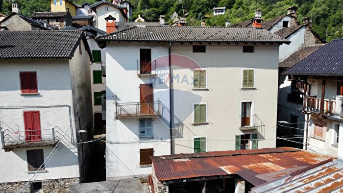 Casa con 5 locali in vendita in Gurro