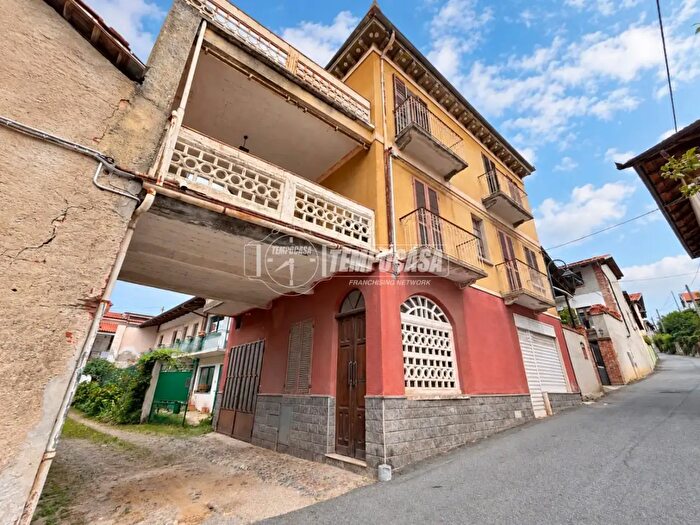 Casa con 8 locali in vendita in Via Giuseppe Garibaldi, Orio Canavese