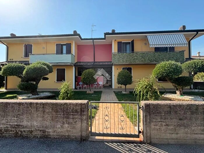 Appartamento trilocale in vendita in Via a Luglio, Gonzaga