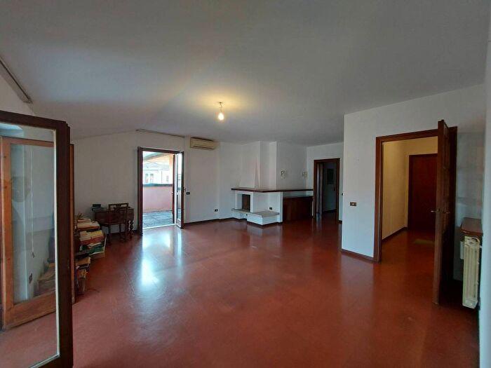 Appartamento quadrilocale in affitto in Via Felice Cavallotti, Centro, Montichiari