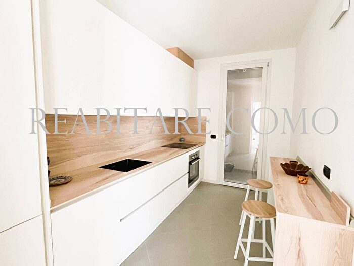 Appartamento trilocale in affitto in Via Carolina Pulici, Albese con Cassano