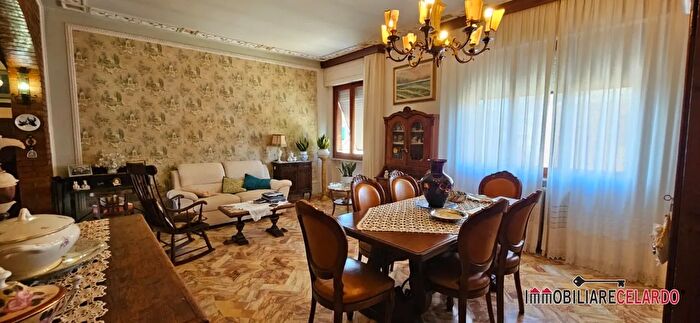 Appartamento con 5 locali in vendita in Colle Di Val DElsa