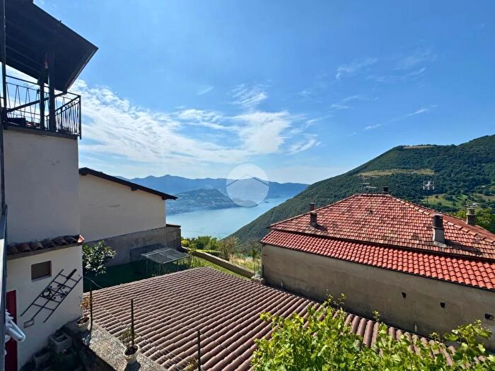 Appartamento quadrilocale in vendita in Via S Rocco, Parzanica