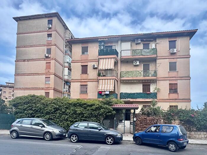 Appartamento trilocale in vendita in Via Filippo Paladini, Palermo