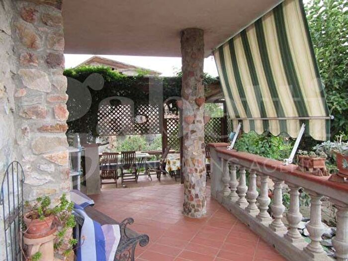 Casa con 10 locali in vendita in Gavorrano