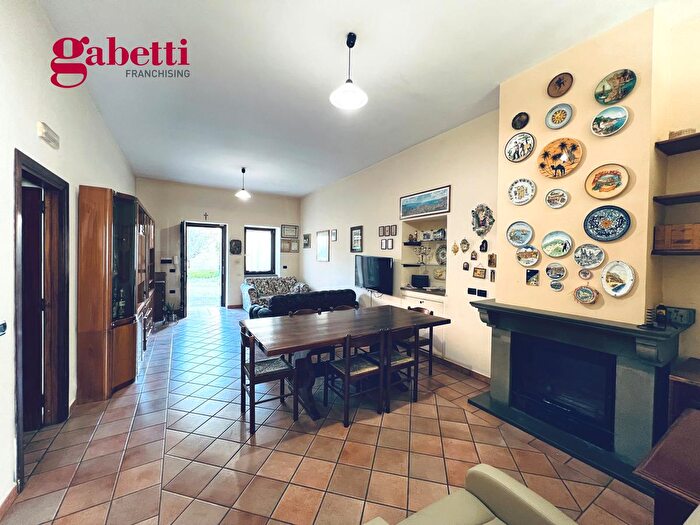 Casa con 5 locali in vendita in Via SolopacaTelese Snc, Solopaca