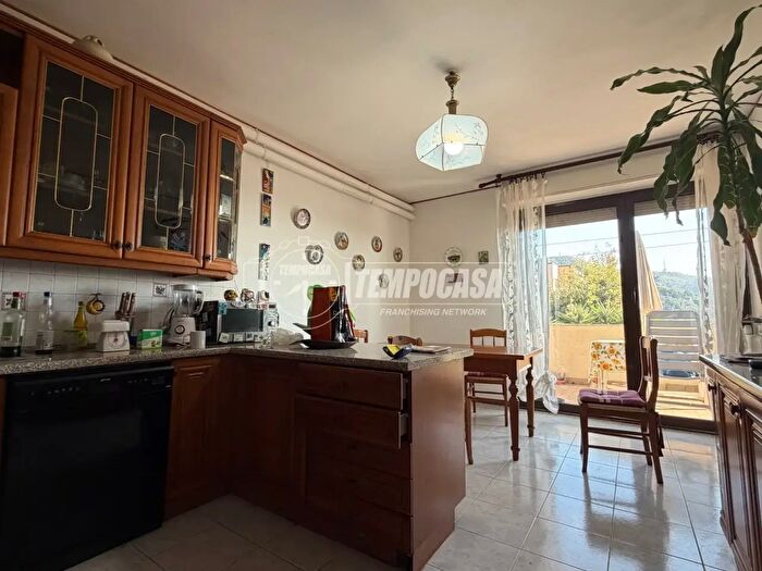 Appartamento con 5 locali in vendita in Via Carlo Linneo, Genova