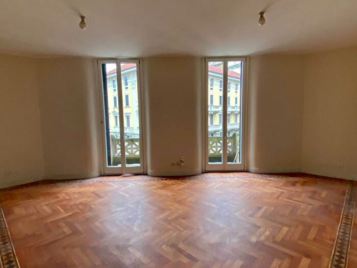 Appartamento con 5 locali in affitto in Via San Gregorio, Buenos Aires, Milano