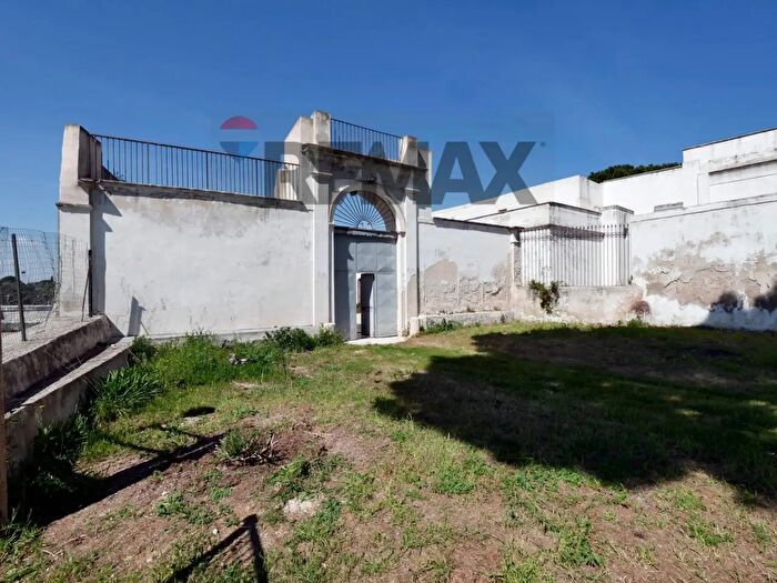 Casa con 14 locali in vendita in Strada Rurale Santa Lucia Snc, Bari