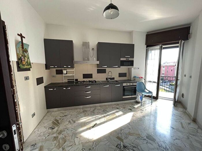 Appartamento trilocale in affitto in Via Carlo Pisacane, Centro, Pero