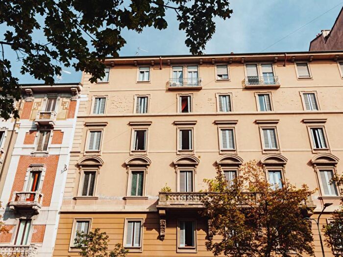 Appartamento trilocale in affitto in Via Piacenza, Porta Romana Medaglie dOro, Milano