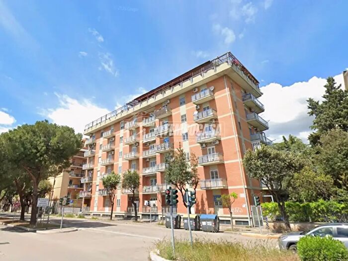 Appartamento quadrilocale in vendita in Via Gino Acquaviva, Foggia