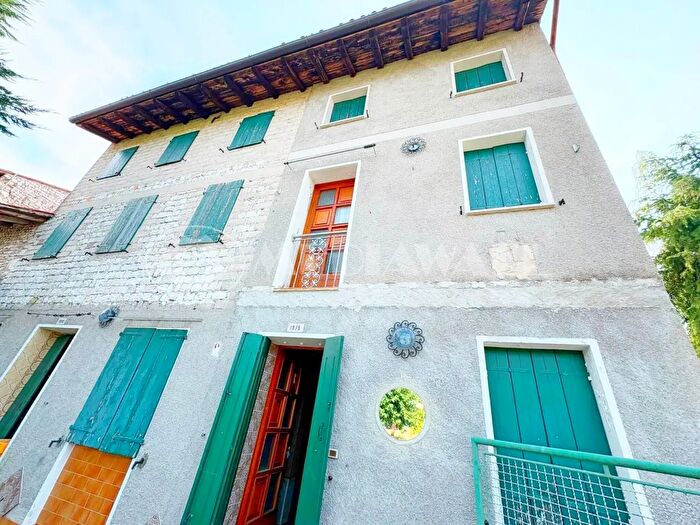 Casa con 7 locali in vendita in Roveredo In Piano