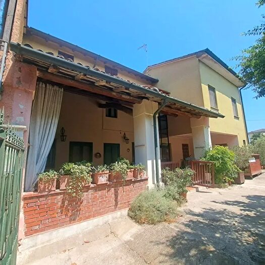 Casa quadrilocale in vendita in Pandino