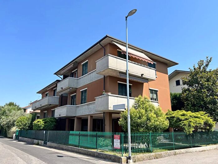 Appartamento trilocale in vendita in Via San Francesco dAssisi, Voghera