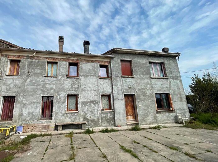 Casa con 10 locali in vendita in San Benedetto Po