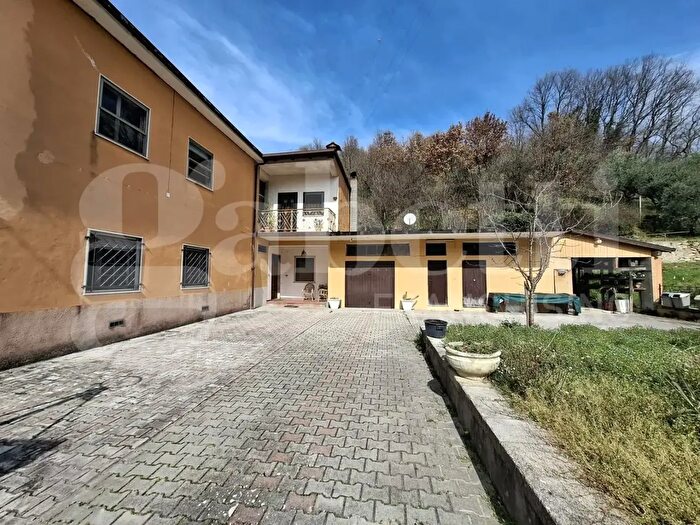 Appartamento con 5 locali in vendita in Via Valcomperta, Sora