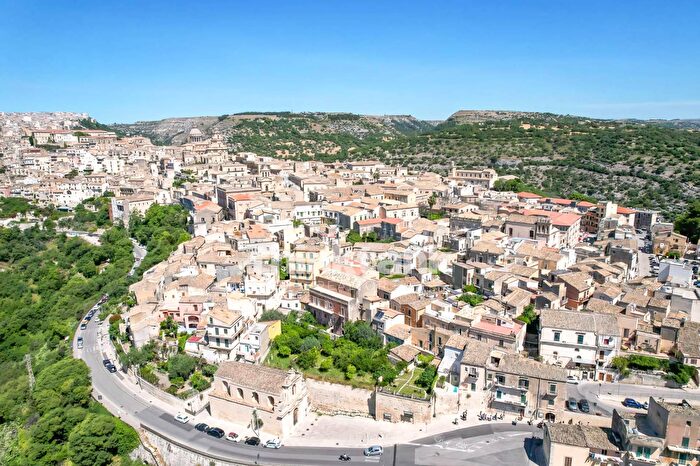 Casa con 6 locali in vendita in Via Porta Modica, Ragusa