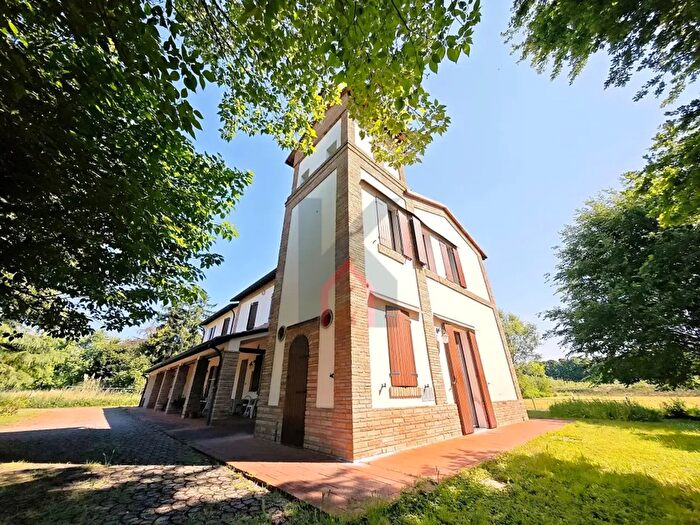 Casa con 7 locali in vendita in Forli