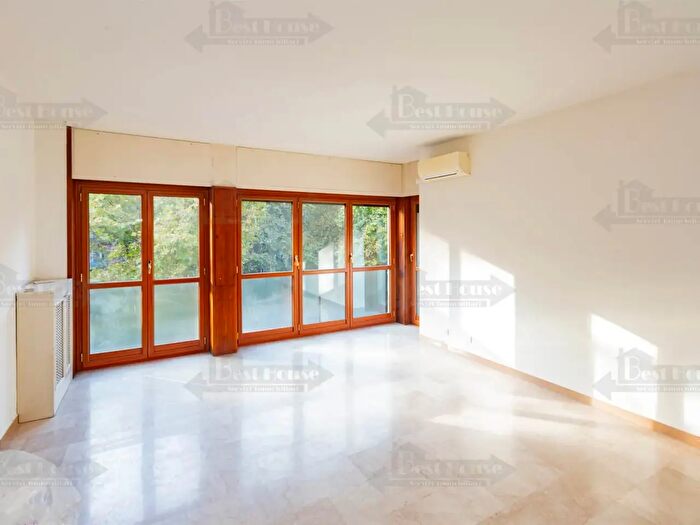 Appartamento trilocale in affitto in Viale Campania, Milano