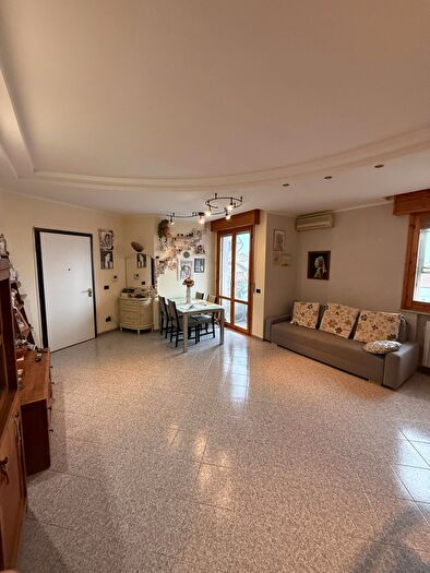 Appartamento con 5 locali in vendita in Piazza Fratelli Rosselli, Santarcangelo Di Romagna