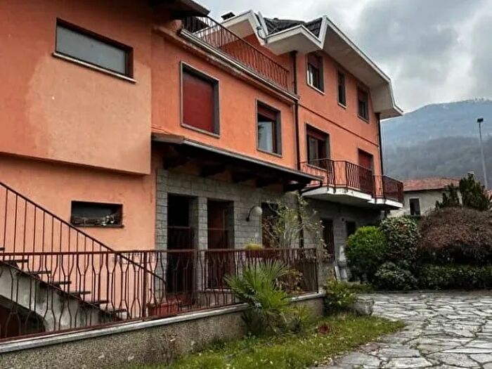 Casa con 9 locali in vendita in Corso Pietro Rolandi Quarona Cellio con Breia Vercelli Piemonte Italia, Quarona