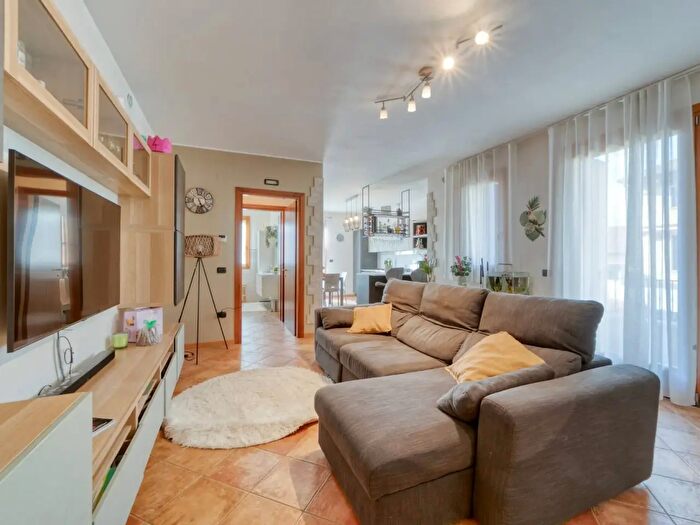 Appartamento trilocale in vendita in Via Lorenzo Perosi, Pianiga