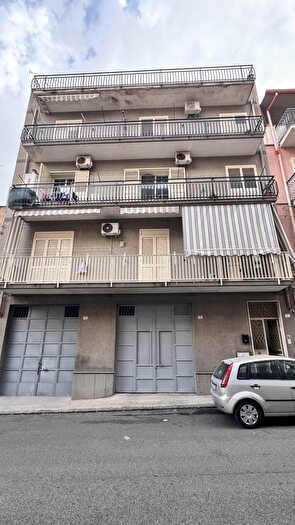 Appartamento con 10 locali in vendita in Via Luigi Capuana, Scordia