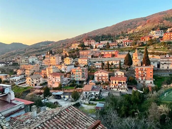 Appartamento trilocale in vendita in Via Umberto I, Poli