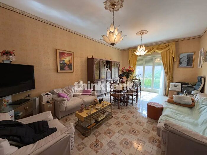Appartamento con 5 locali in vendita in Via Marzamemi, Siracusa