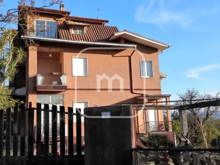 Casa con 5 locali in vendita in Largo Ugo Foscolo, Cave