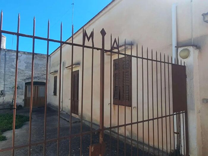 Casa con 10 locali in vendita in Marsala