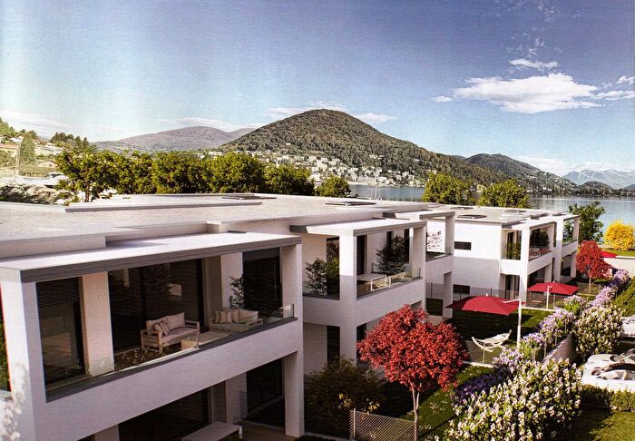 Appartamento quadrilocale in vendita in Lavena Ponte Tresa