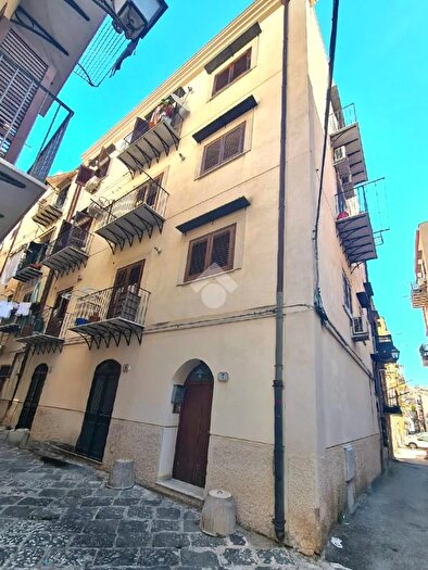 Appartamento trilocale in vendita in Vicolo Chianche, Palermo
