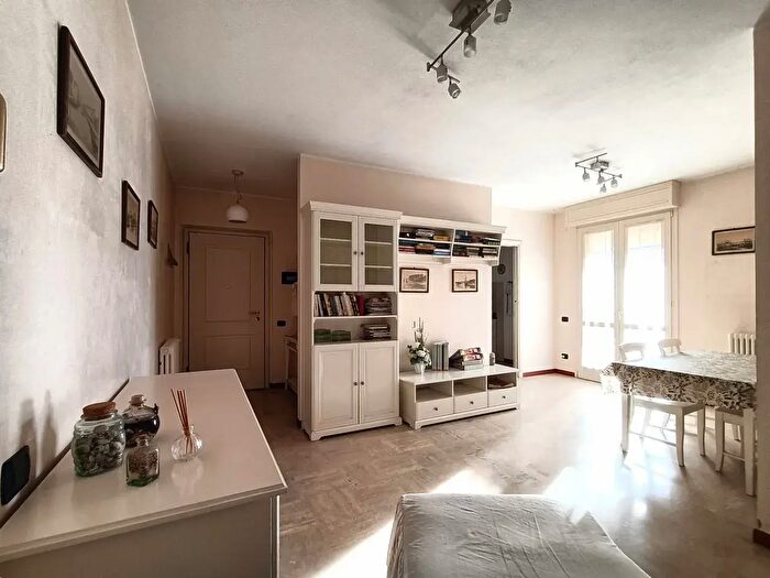 Appartamento trilocale in vendita in Via Nino Bixio, Viareggio