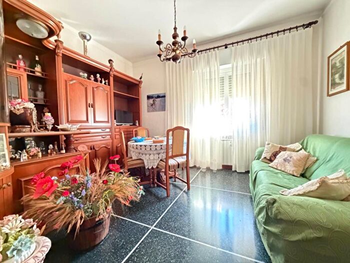 Appartamento trilocale in vendita in Via del Lagaccio, Lagaccio, Genova