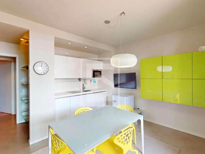 Appartamento bilocale in vendita in Via Cavour, Padenghe Sul Garda