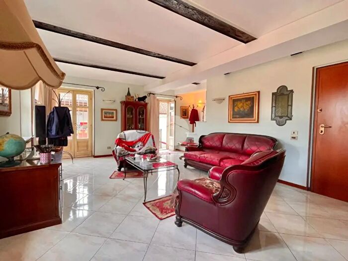 Appartamento con 5 locali in vendita in Via Matteo Prandone, Asti