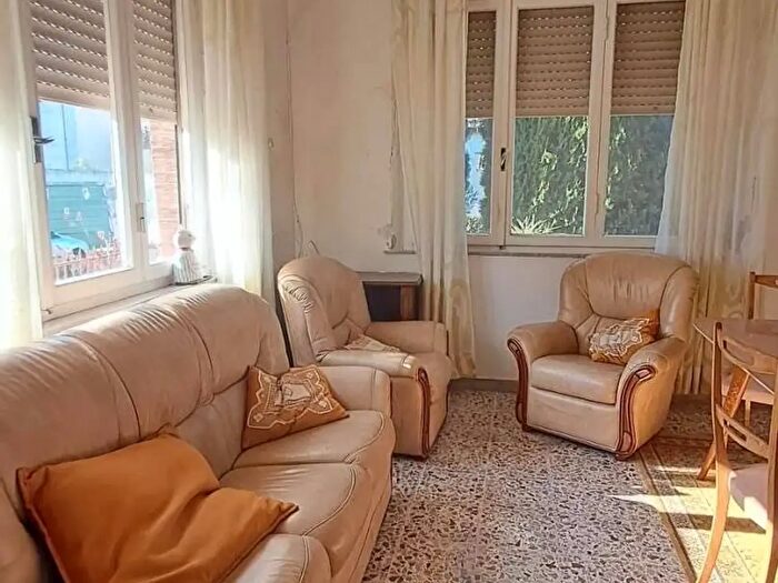 Casa con 6 locali in vendita in Cascina
