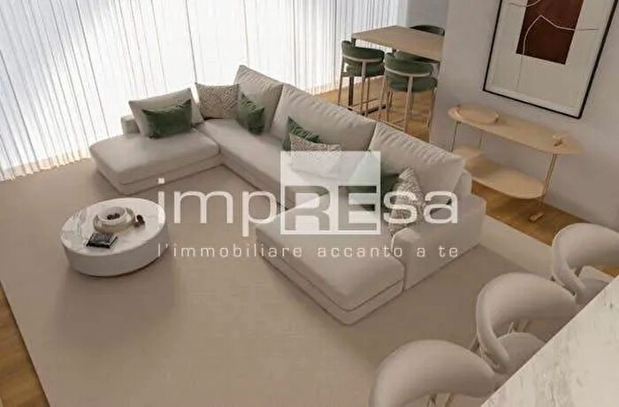 Casa con 7 locali in vendita in Montebelluna