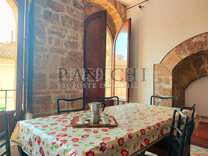 Appartamento con 10 locali in vendita in Asciano